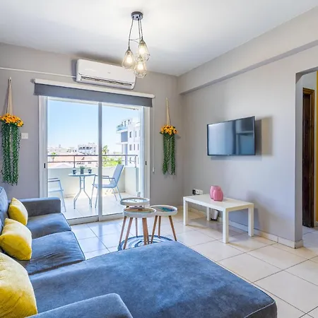 Color Nest 1-bedroom In Apartament Larnaca