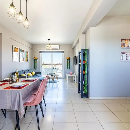 Color Nest 1-bedroom In 라르나카