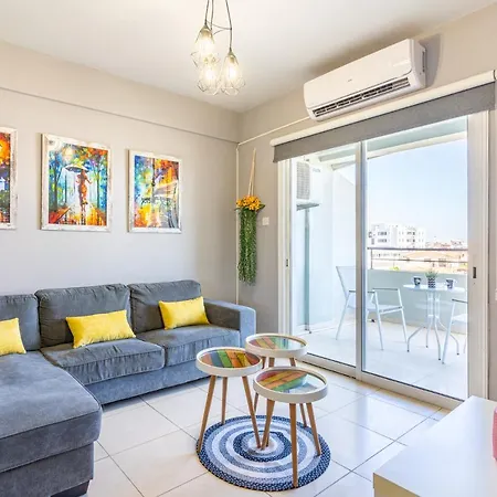 Color Nest 1-bedroom In 라르나카